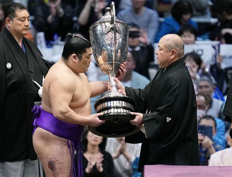 尊富士、110年ぶり新入幕優勝 右足の負傷押して出場47news（よんななニュース）