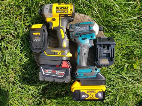 Адаптер переходник для аккумуляторов DeWALT, Milwakee, Makita, Bosch ...