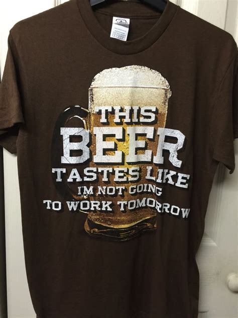 Beer Design T Shirt Mens Size Small Brown Round Neck Short Sleeve