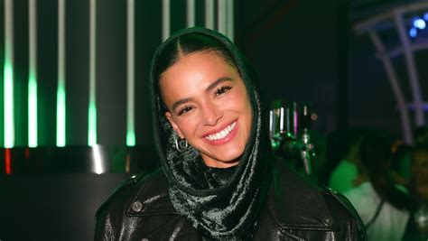 De volta ao Brasil Bruna Marquezine vai ao último dia do The Town