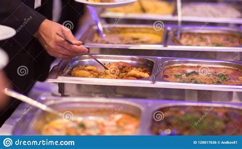 Alimento De Abastecimento Do Bufete Interno No Restaurante Luxuoso Foto