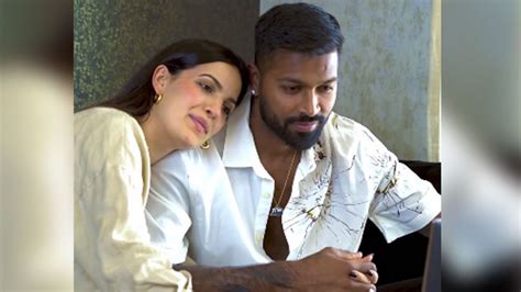 Hardik Pandya Natasha Stankovic Arrive With Son In Udaipur For