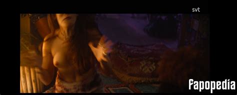 Betty Gilpin Nude Leaks Photo Fapopedia