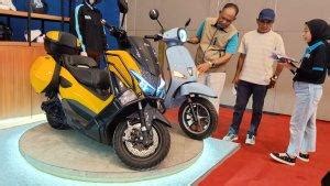 Seberapa Hemat Sepeda Motor Listrik Vs Motor Konvensional Ini Hitung