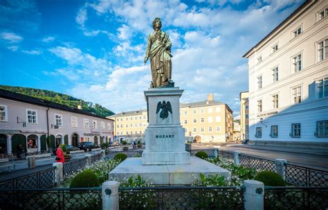 Mozartplatz Mozartdenkmal Pl Tze In Salzburg Salzburg Info