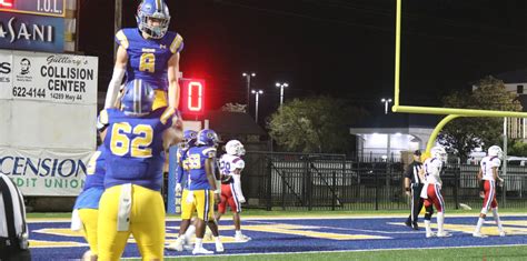 East Ascension Shuts Out West Ouachita 37 0 And Advances In Second