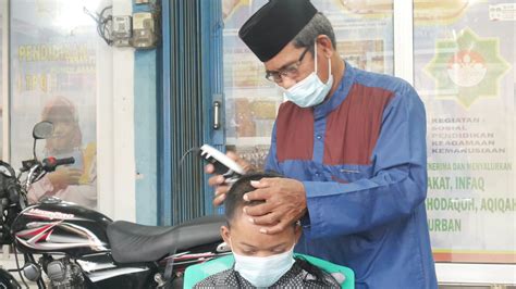 Cukur Rambut Gratis Bagi Anak-anak Yatim | Pundi Amal Hasanah Umat