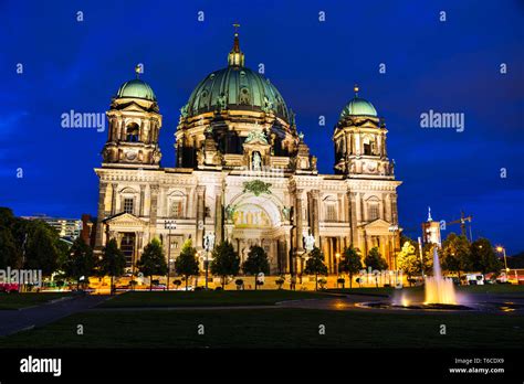 Berliner Dom overview Stock Photo - Alamy