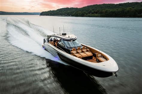 M5200 The Premiere Icon Of Luxury In Super Boating