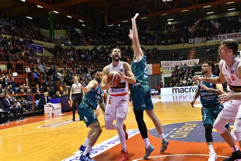 Basket Unieuro Forlì si arrende a Cantù 71 76 secondo ko di fila