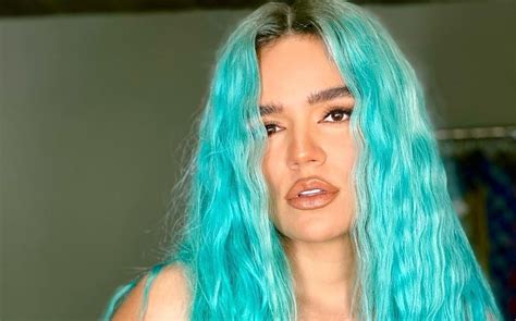 Karol G presume vacaciones en la playa con fotos en increíble bikini