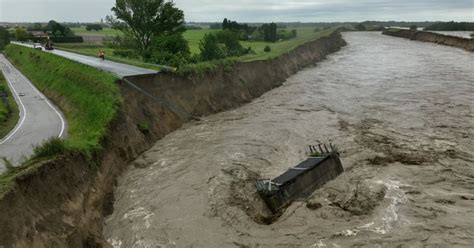 Alluvione In Emilia Romagna In Volo Sopra L Idice Le Impressionanti