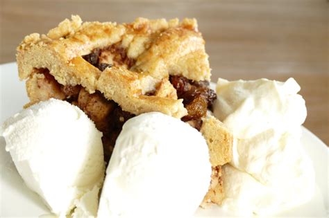 Dutch Apple Pie With Vanilla Ice Cream Dutch Applepie Vanilla