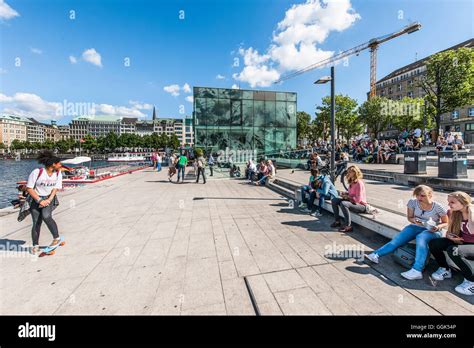 Hamburger Seehafen Fotos Und Bildmaterial In Hoher Aufl Sung Alamy