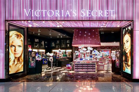 Victoria's Secret Store Dubai Mall - Francis Dzikowski