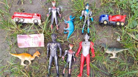 Hunting Mainan Ultraman Di Kebun Mencari Dan Menemukan Ultraman Dan