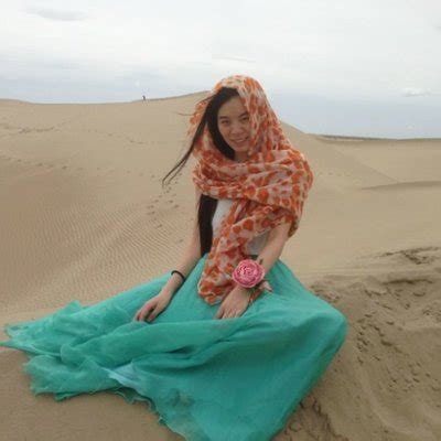 Hot Sexy Lily Wu Bikini Pics