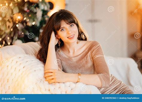 A Attractive Brunette Women With Long Dark Hair On The Couch Stock