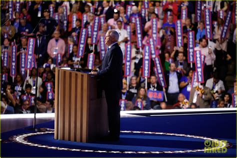 Tim Walzs Son Gus Breaks Down In Tears During Emotional Dnc Moment