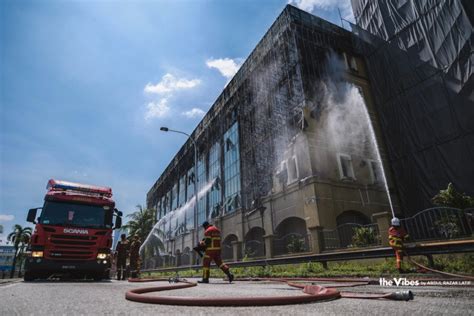 Getaran Semasa Bangunan Lama Kwsp Terbakar Lagi