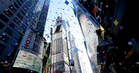 Live Video: New Year's Eve in Times Square - The New York Times