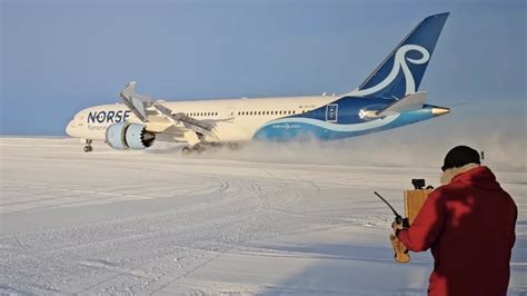 Boeing 787 Dreamliner стал крупнейшим самолетом севшим в Антарктиде