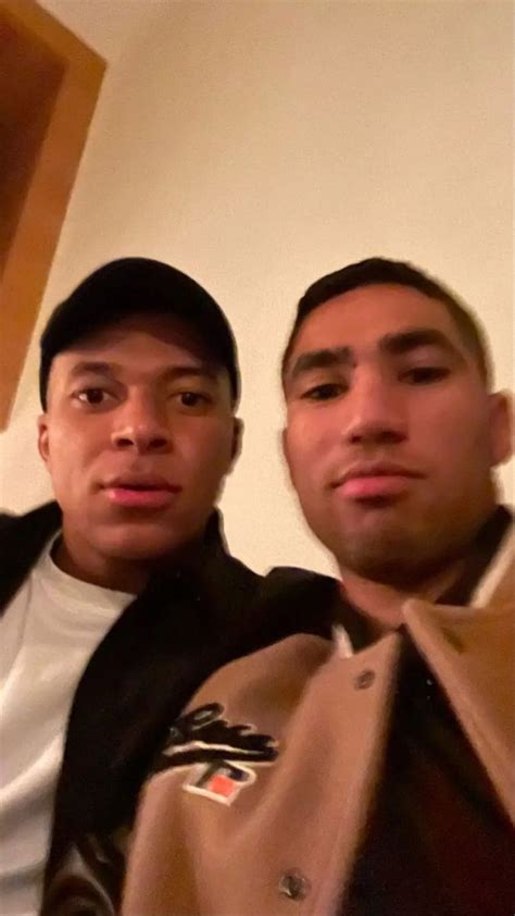 Mbappe And Hakimi Joueur De Football Joueurs De Foot Footeux