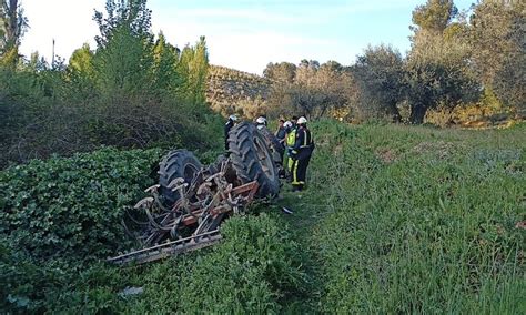 Muere Un Agricultor Tras Volcar Su Tractor En Campo Real Miracorredor