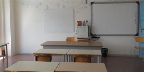 Cosenza Bollino Nero Per I Precari Della Scuola In Cerca Duna