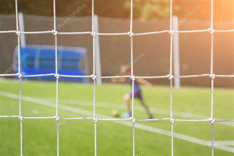 Malla Blanca En El Campo De F Tbol Contra El C Sped Verde Y Un Jugador