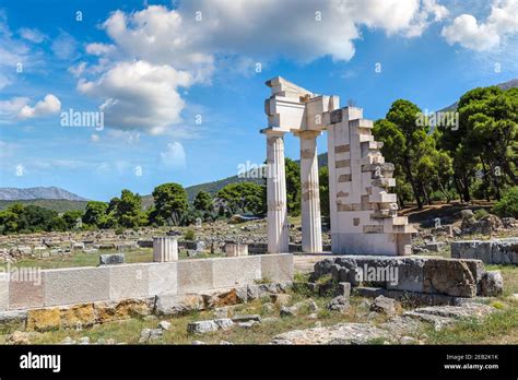 Templo De Asklepios En Epidauros Fotos Und Bildmaterial In Hoher