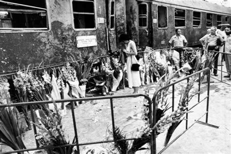 2 Agosto 1980 L Italia Piange Le Vittime Della Strage Di Bologna