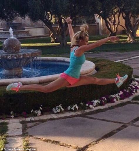 Britney Spears Shows Off Her Toned Figure As She Demonstrates