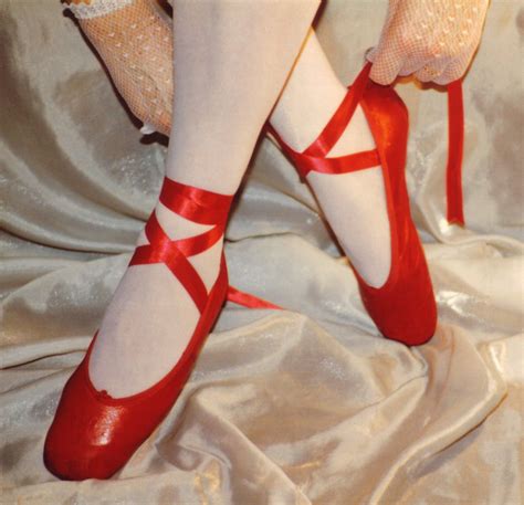 Tying Red Ballet Shoes Mum With Red Ballet Shoes Flickr