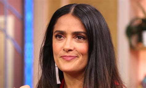 Salma Hayek posa sin ropa interior en Instagram y sus seguidores