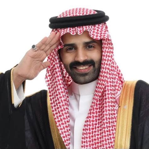 شاهد سعود القحطاني يختبئ بالحمام ويرفض الخروج لسبب غريب مشاهير