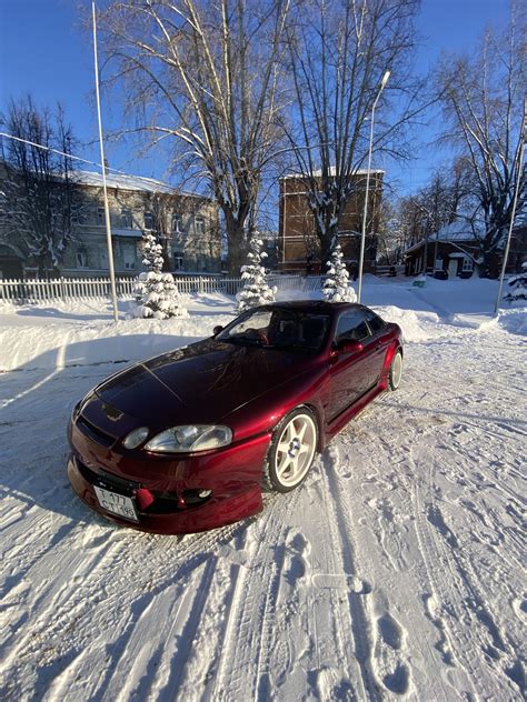 Не много ярких красок в ленту Toyota Soarer 3G 2 5 л 1993 года