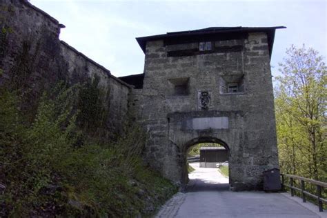 Pictures - Walking up to the Salzburg Castle.