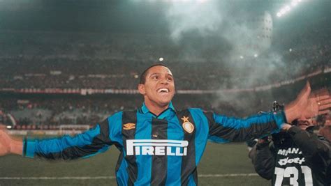 Bintang Ac Milan Bikin Inter Teringat Momen Blunder Jual Roberto Carlos