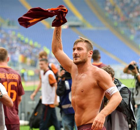 WE LOVE HOT GUYS Francesco Totti Shirtless