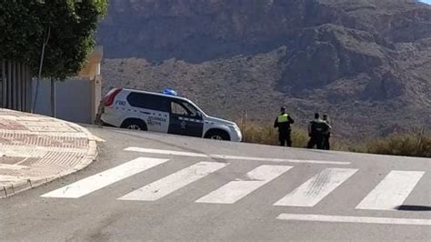 Un Hombre Se Atrinchera En Su Casa Y Dispara Al Aire En Roquetas De Mar