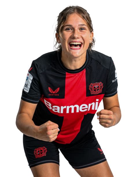 Julia Mickenhagen Defence Bayer 04 Women