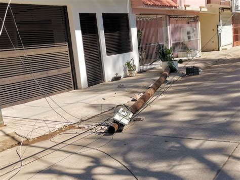 Cae Poste De Telefon A En Los Mochis Hay Dos Lesionados