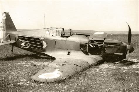 Asisbiz French Airforce Morane Saulnier MS 406C1 Sn372 GC II 6 Force