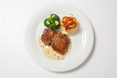 Gebratene Steaks Mit Kartoffeln Gebratene Zwiebel Und Sahnesauce