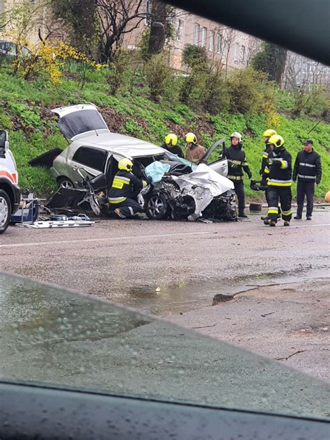 Accident Grav In Capitala O Masina Si Un Troleibuz Au Fost Avariate