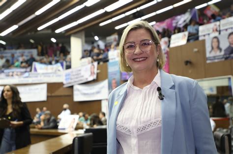 Ana Paula Junqueira Le O Oficialmente Candidata A Deputada Federal