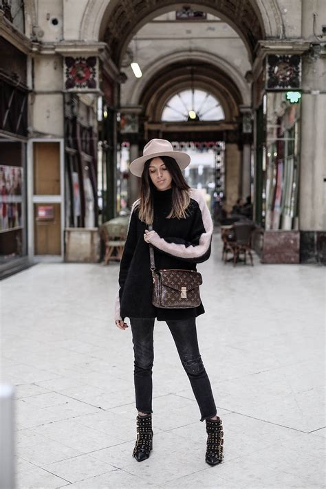 BLACK & NUDE IN THE CITY | Idées de mode, Lisa, Bon weekend