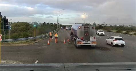 Main Roads Wa On Twitter Debris Kewdale Roe Highway Northbound At Tonkin Highway Asphalt