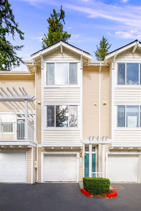 Wonderfully Maintained 2 Bedroom Townhome House Rental In Bothell